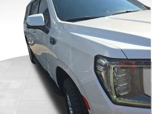 Used 2022 GMC Yukon XL SLT w/ SLT Premium Package AWD/4WD image 9