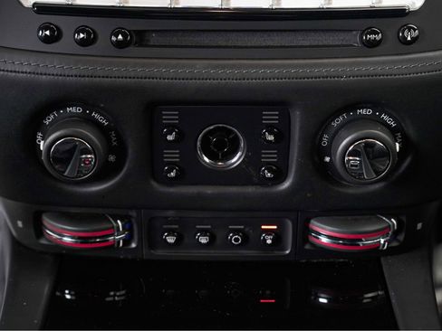 Used 2020 Rolls-Royce Dawn image 36