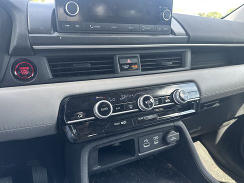 Used 2023 Honda Pilot LX image 2