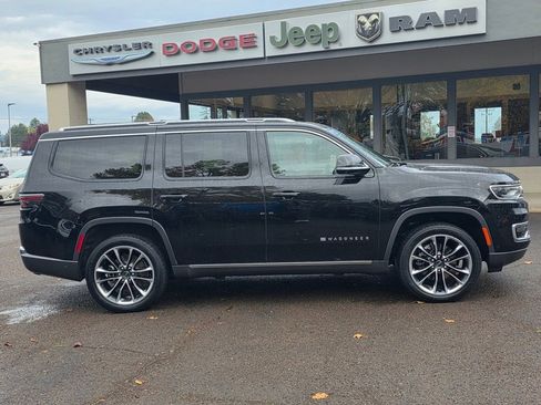 Used 2022 Jeep Wagoneer Series III w/ Premium Group I image 5