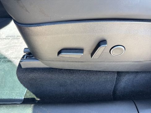 Used 2022 Tesla Model Y Performance image 10