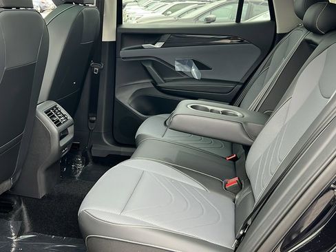 New 2026 Volkswagen Tiguan SE AWD/4WD image 16