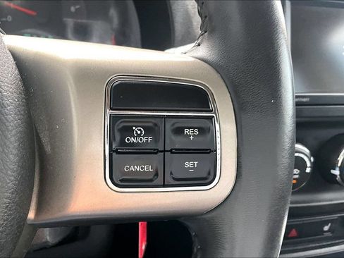 Used 2013 Jeep Compass Latitude AWD/4WD image 12
