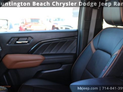 Used 2023 GMC Canyon AT4 w/ AT4 Premium Package image 30