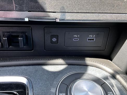 Used 2022 Nissan Armada SV w/ SV Appearance Package RWD image 35