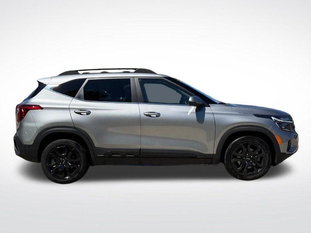Used 2024 Kia Seltos X-Line AWD/4WD image 3