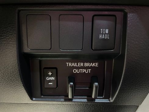 Used 2020 Toyota Tundra SR5 w/ SR5 Leather Package AWD/4WD image 17