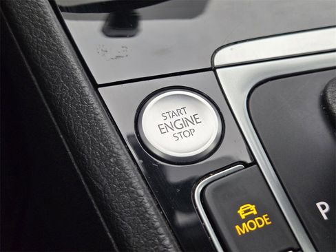 Used 2019 Volkswagen Golf 4-Door image 19