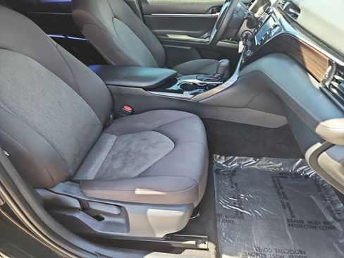 Used 2019 Toyota Camry LE w/ Carpet Mat Package FWD image 19