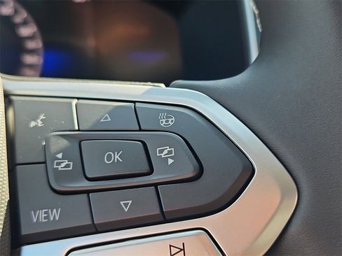 New 2025 Volkswagen Taos SE image 12