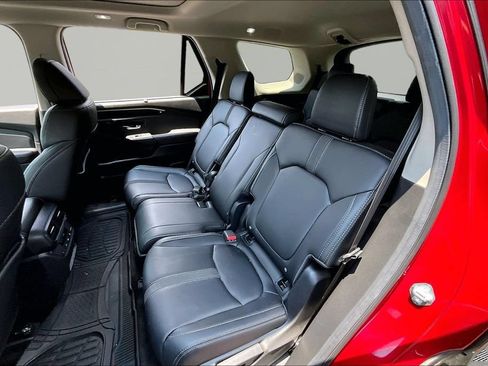 Used 2025 Honda Pilot Touring image 18