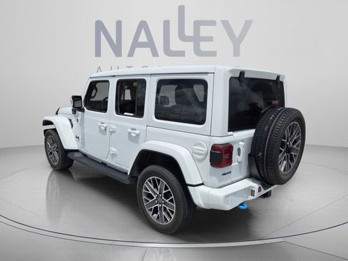 Used 2022 Jeep Wrangler Unlimited Sahara AWD/4WD image 3