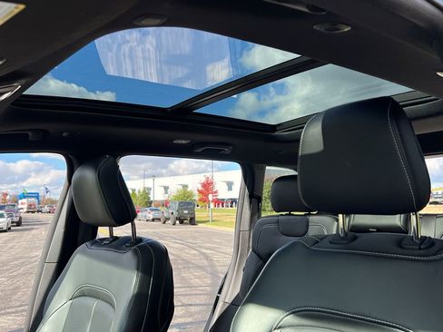 Used 2024 Jeep Grand Cherokee Limited w/ Luxury Tech Group II image 20