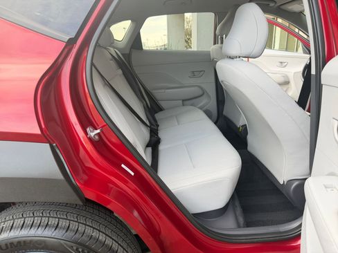 Used 2025 Hyundai Kona SEL image 28