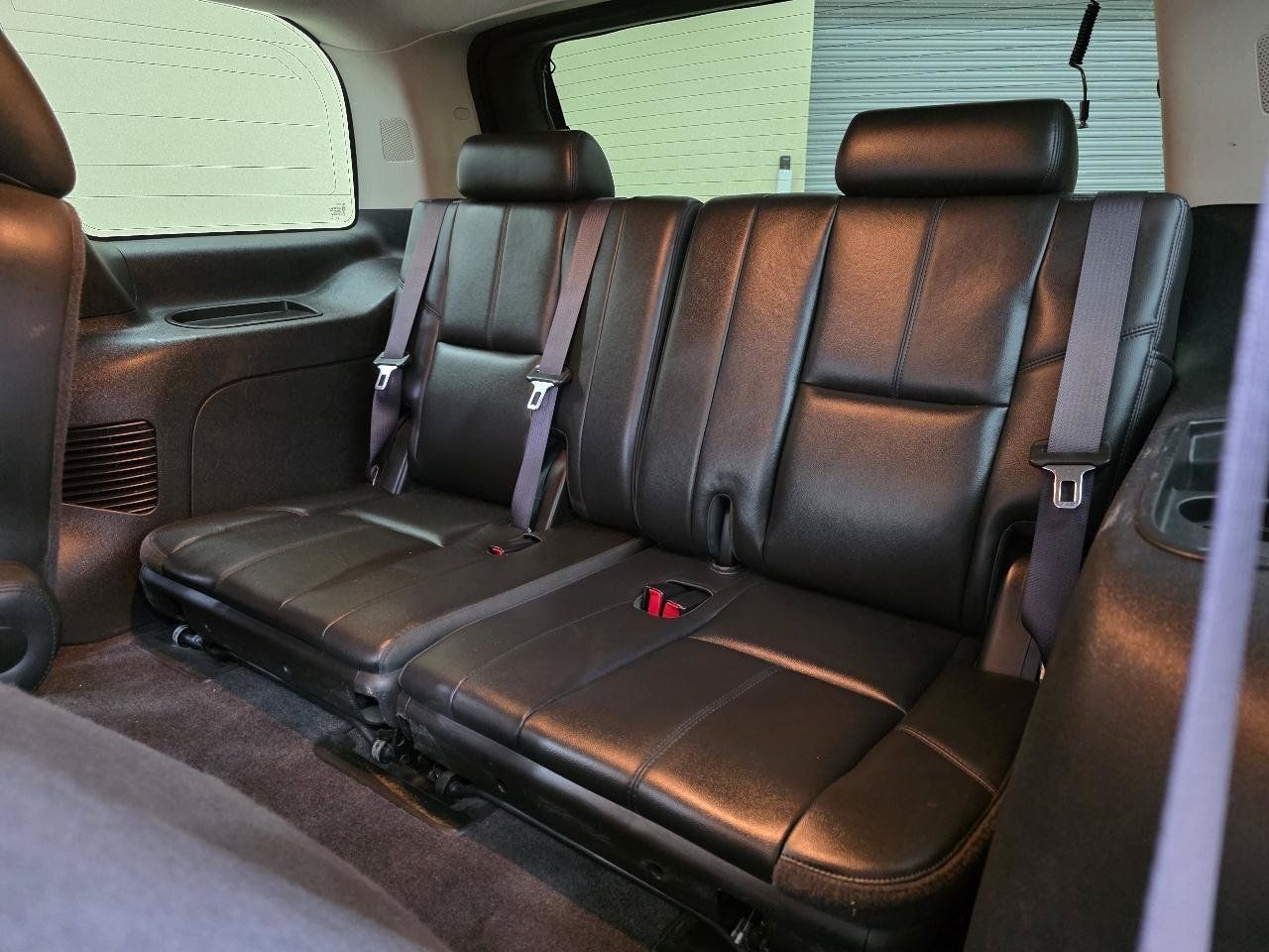 Used 2012 Cadillac Escalade Luxury RWD image 27