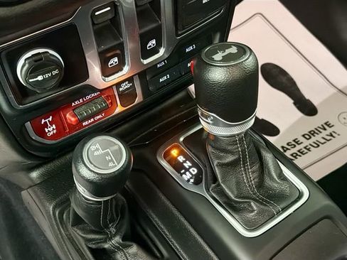 Used 2024 Jeep Wrangler Sport AWD/4WD image 16