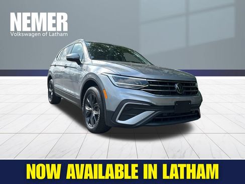 Used 2024 Volkswagen Tiguan SE AWD/4WD image 5
