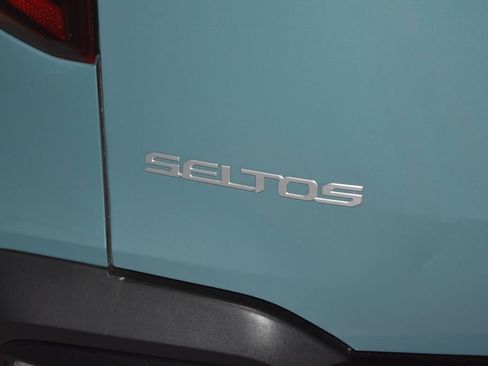 Used 2025 Kia Seltos EX FWD image 27