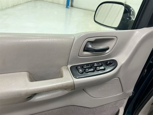 Used 2001 Ford Windstar image 19