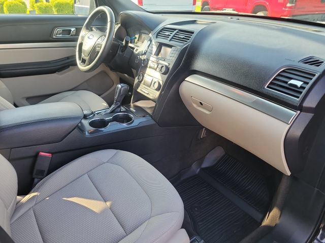 Used 2018 Ford Explorer XLT AWD/4WD image 31