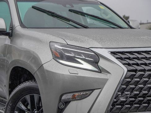 Used 2023 Lexus GX 460 Premium image 2