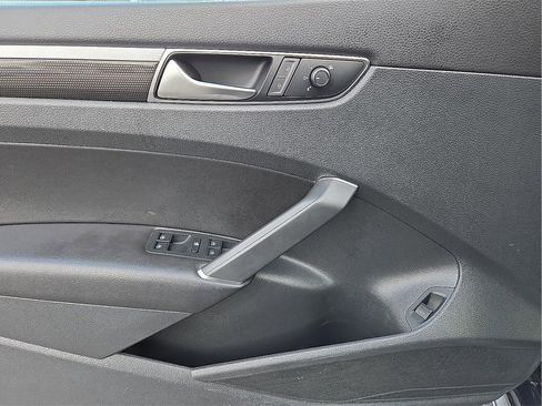 Used 2019 Volkswagen Passat 2.0T SE R-Line image 13