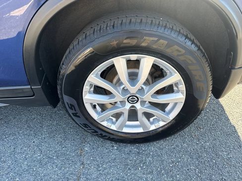 Used 2018 Nissan Rogue SV AWD/4WD image 12