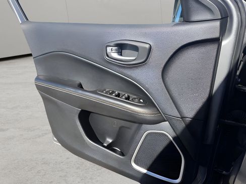 Used 2019 Jeep Compass Latitude image 17