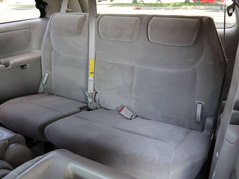 Used 2005 Toyota Sienna LE w/ LE Pkg 4 AWD/4WD image 21