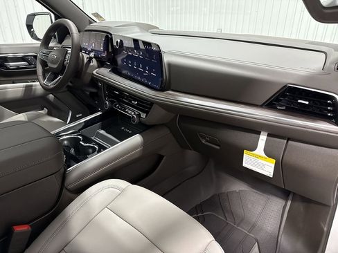 New 2026 Chevrolet Suburban Z71 w/ Z71 Off-Road Package AWD/4WD image 30