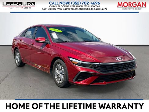 Used 2025 Hyundai Elantra SE w/ Cargo Package FWD image 1