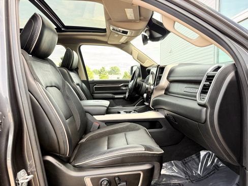 Used 2019 RAM 1500 Laramie AWD/4WD image 29