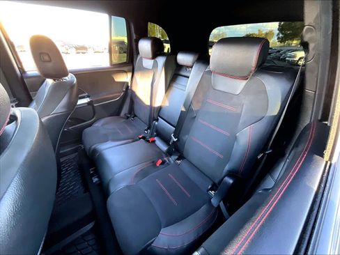 Used 2021 Mercedes-Benz GLB 250 4MATIC image 27