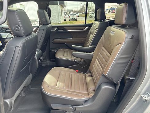New 2026 GMC Acadia Denali Ultimate w/ LPO, Floor Liner Package FWD image 39