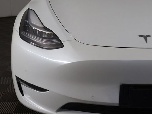 Used 2022 Tesla Model Y Long Range AWD/4WD image 17
