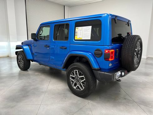 Used 2025 Jeep Wrangler Unlimited Sahara AWD/4WD image 6