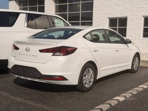 Used 2020 Hyundai Elantra SE w/ Cargo Package (C1) FWD image 5