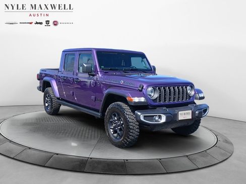 Used 2026 Jeep Gladiator Sport AWD/4WD image 2