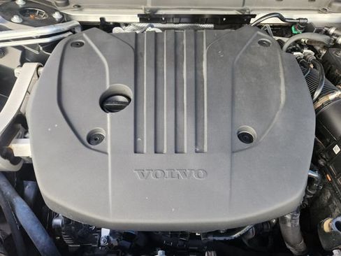 Certified 2025 Volvo XC60 B5 Plus AWD/4WD image 21