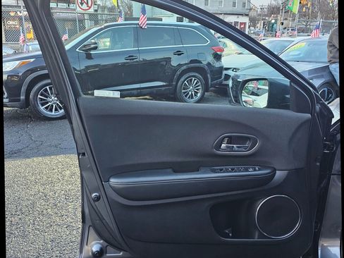 Used 2021 Honda HR-V EX image 11