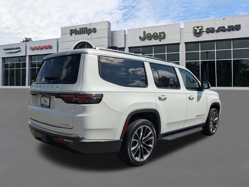 Used 2022 Jeep Wagoneer Series II w/ Convenience Group I image 3