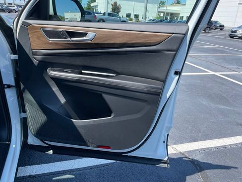 Used 2024 Volkswagen Atlas SE w/ Panoramic Sunroof Package FWD image 29