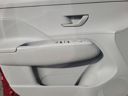 Used 2025 Hyundai Kona SEL image 15