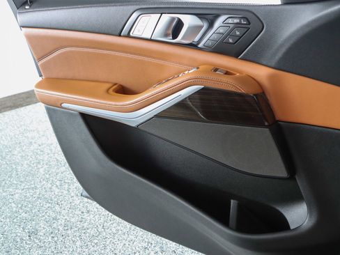 Used 2021 BMW X7 xDrive40i w/ Executive Package image 22