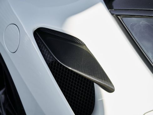 Used 2021 Ferrari F8 Tributo image 7