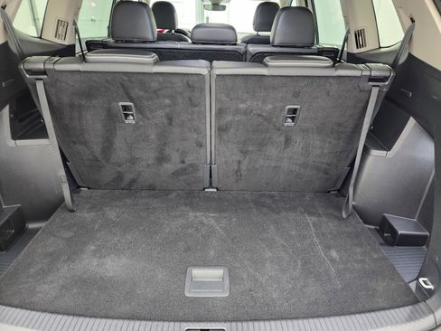 Used 2025 Volkswagen Atlas SE image 28