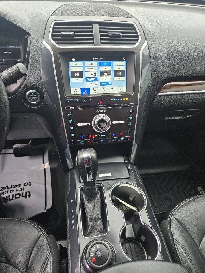 Used 2018 Ford Explorer Limited w/ Equipment Group 301A AWD/4WD image 11