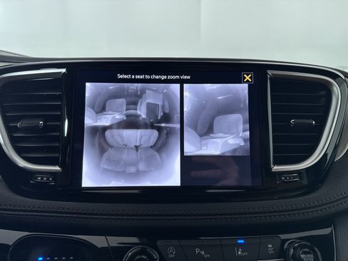 New 2026 Chrysler Pacifica Pinnacle image 18