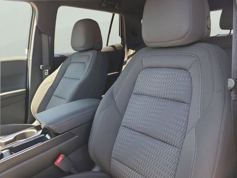New 2026 Chevrolet Equinox LT w/ Safety and Technology Package FWD image 18