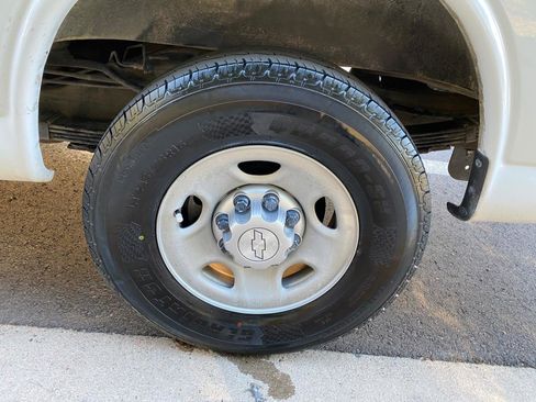 Used 2017 Chevrolet Express 3500 Extended image 33